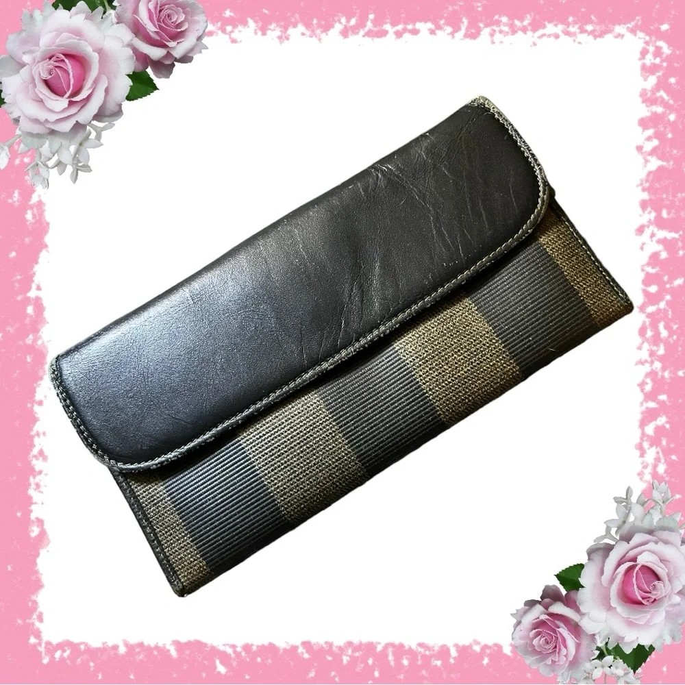 🎀Host Pick🎀 Fendi 1980’s Pecan Beige Pattern Penguin Continental Wallet - Picture 3 of 9